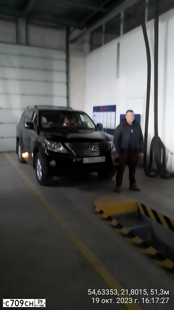 Фото автомобиля LEXUS LX, 2010 — госномер О009ВВ39. Цвет: ЧЕРНЫЙ
