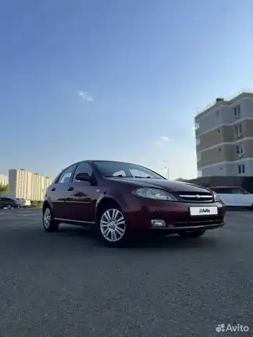 Фото автомобиля CHEVROLET LACETTI, 2005 — госномер С311ЕК193. Цвет: ТЕМНО КРАСНЫЙ