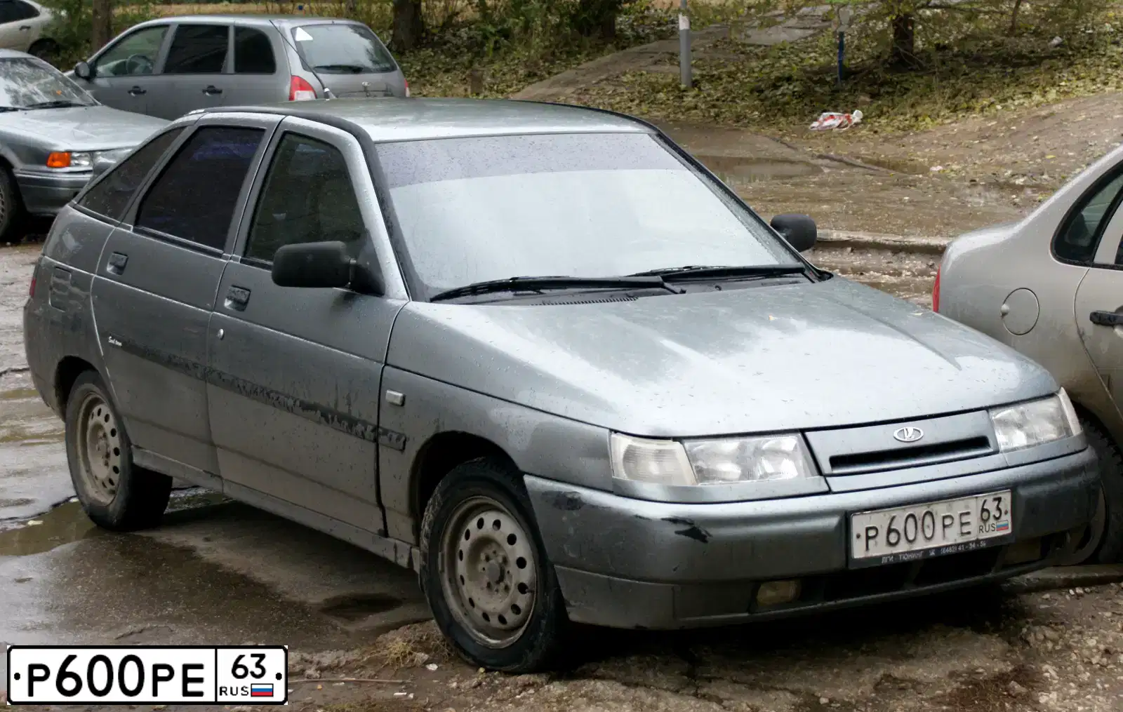 Фото автомобиля LADA 2112, 2004 — госномер Р600РЕ63. Цвет: СЕРЕБРИСТО-СЕРО-ЗЕЛЕНЫЙ