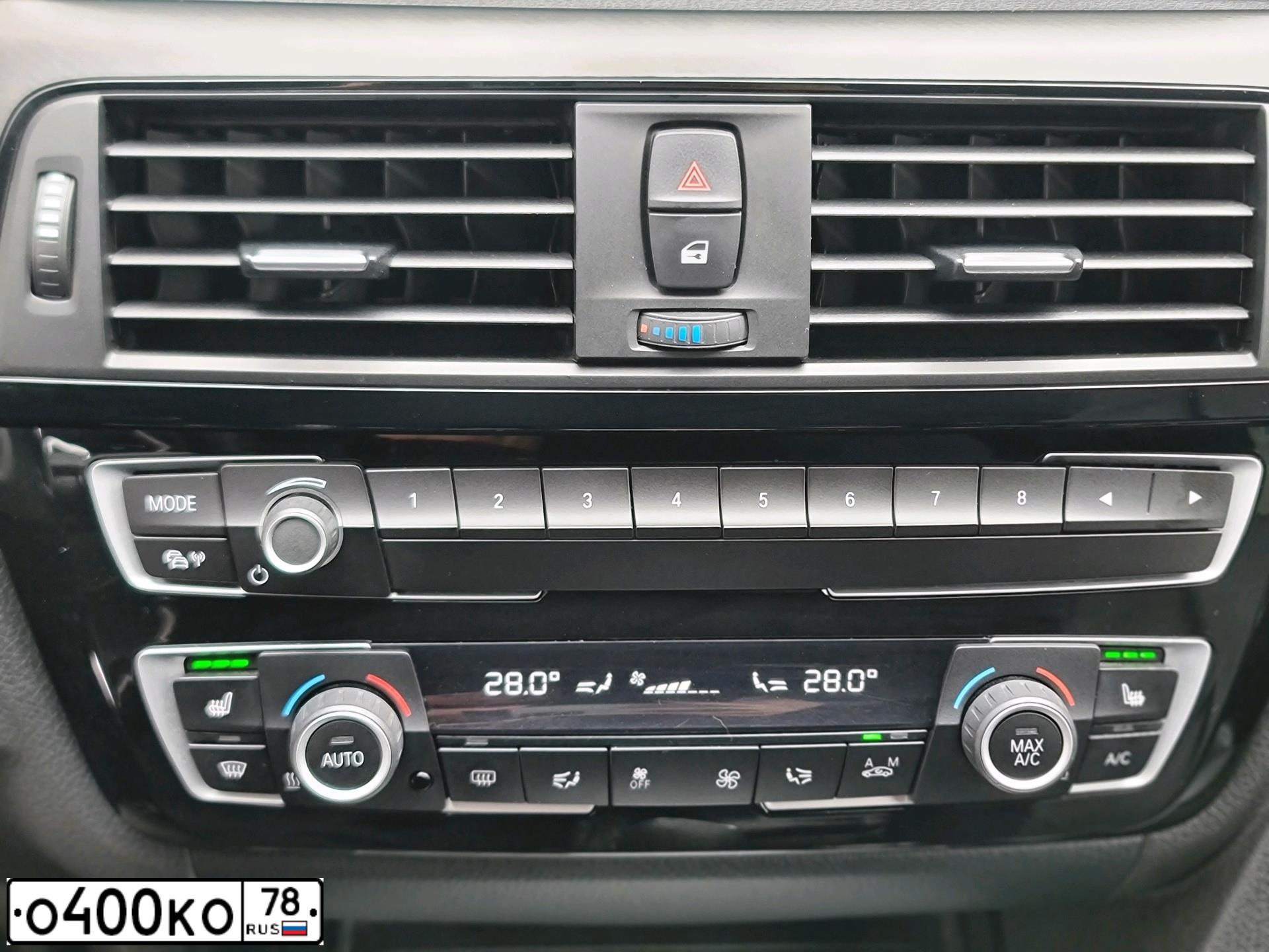 Фото автомобиля BMW SERIE 3, 2009 — госномер О400КО78. Цвет: Красный
