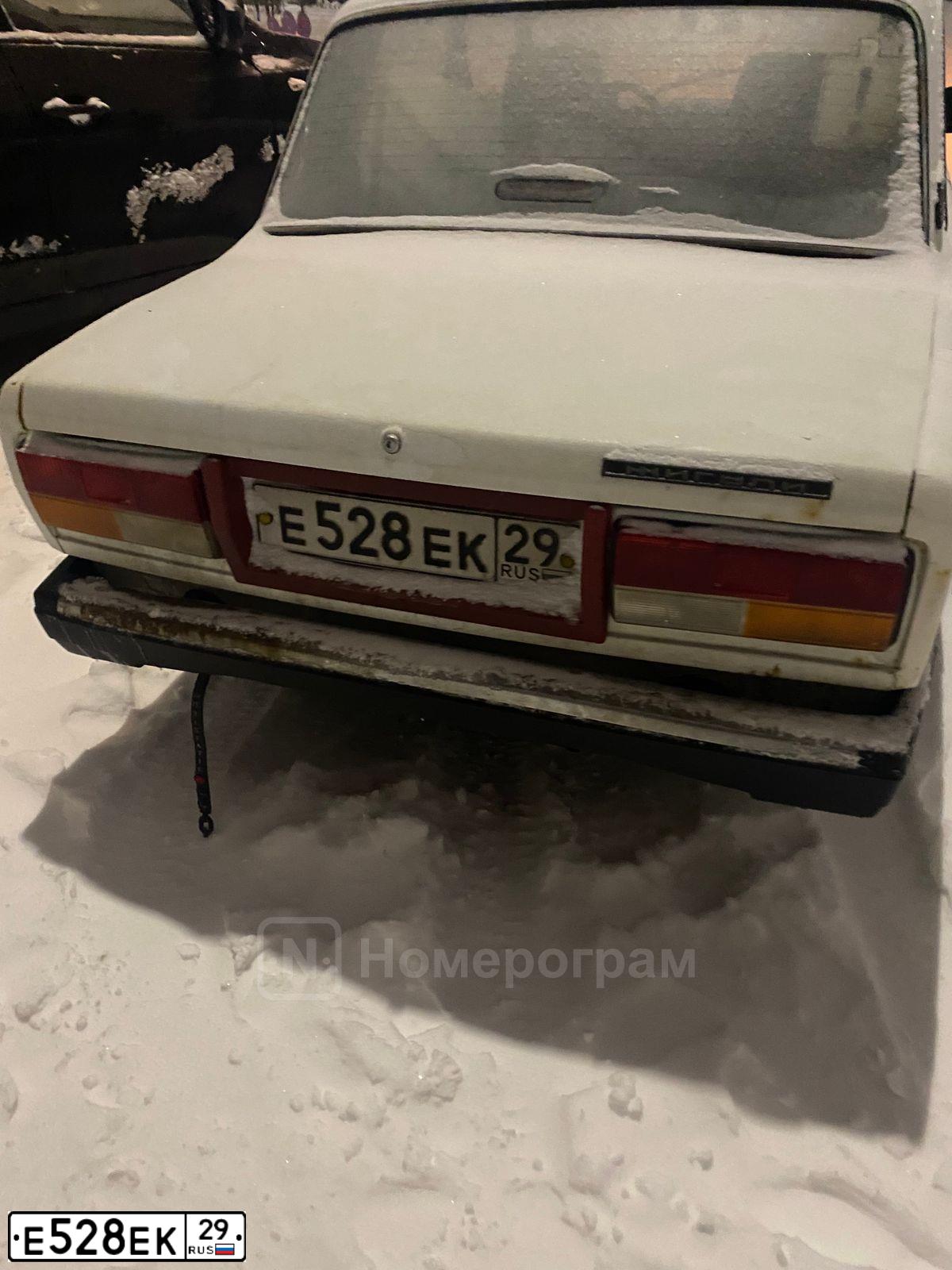 Фото автомобиля LADA 2107, 2004 — госномер Е528ЕК29. Цвет: ЯРКО-БЕЛЫЙ