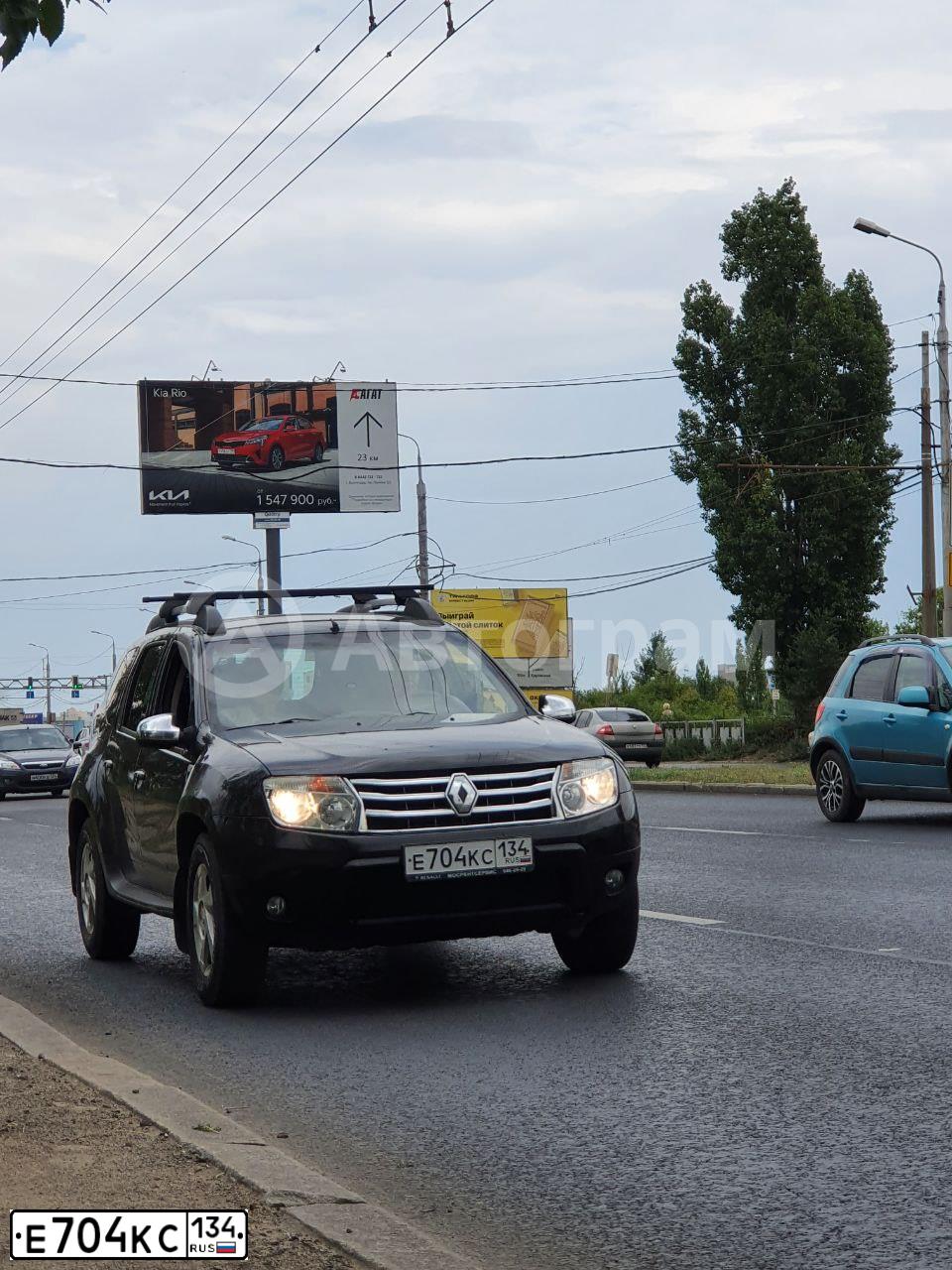 Фото автомобиля RENAULT DUSTER, 2012 — госномер Е704КС134. Цвет: ЧЕРНЫЙ