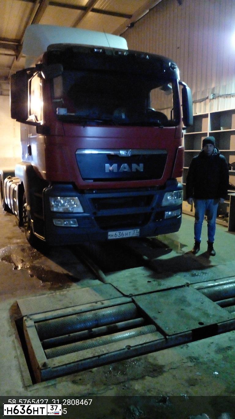 Фото автомобиля MAN TGS 18.XXX /4X2/, 2011 — госномер Н636НТ37. Цвет: Красный