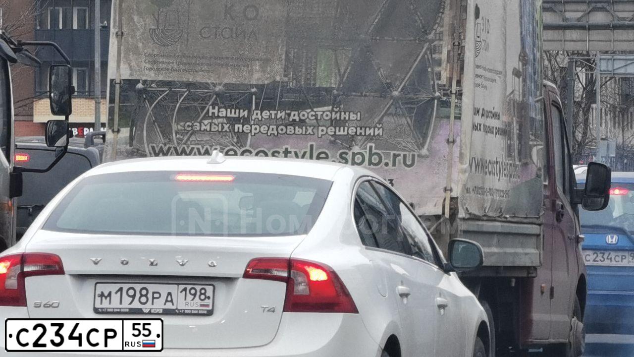 Фото автомобиля TOYOTA LANDCRUISER, 2016 — госномер С234СР55. Цвет: СЕРЕБРИСТЫЙ