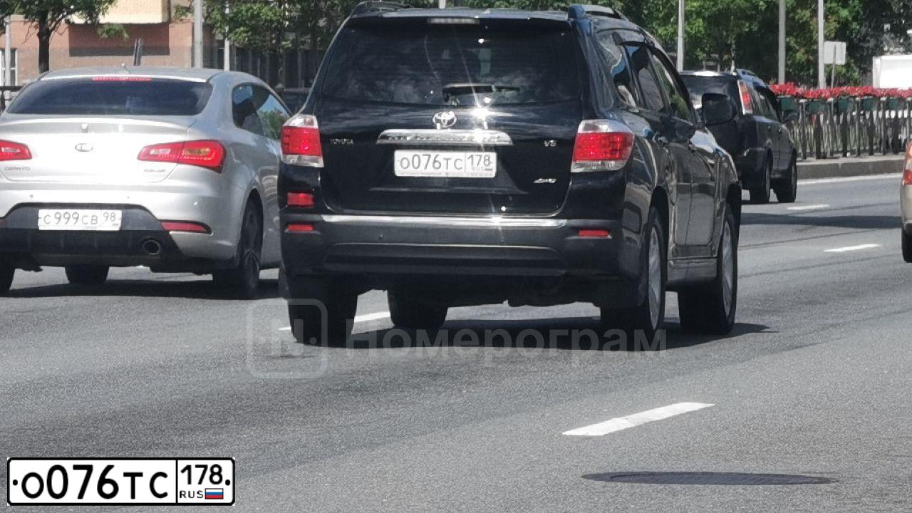 Фото автомобиля TOYOTA HIGHLANDER, 2013 — госномер О076ТС178. Цвет: ЧЕРНЫЙ