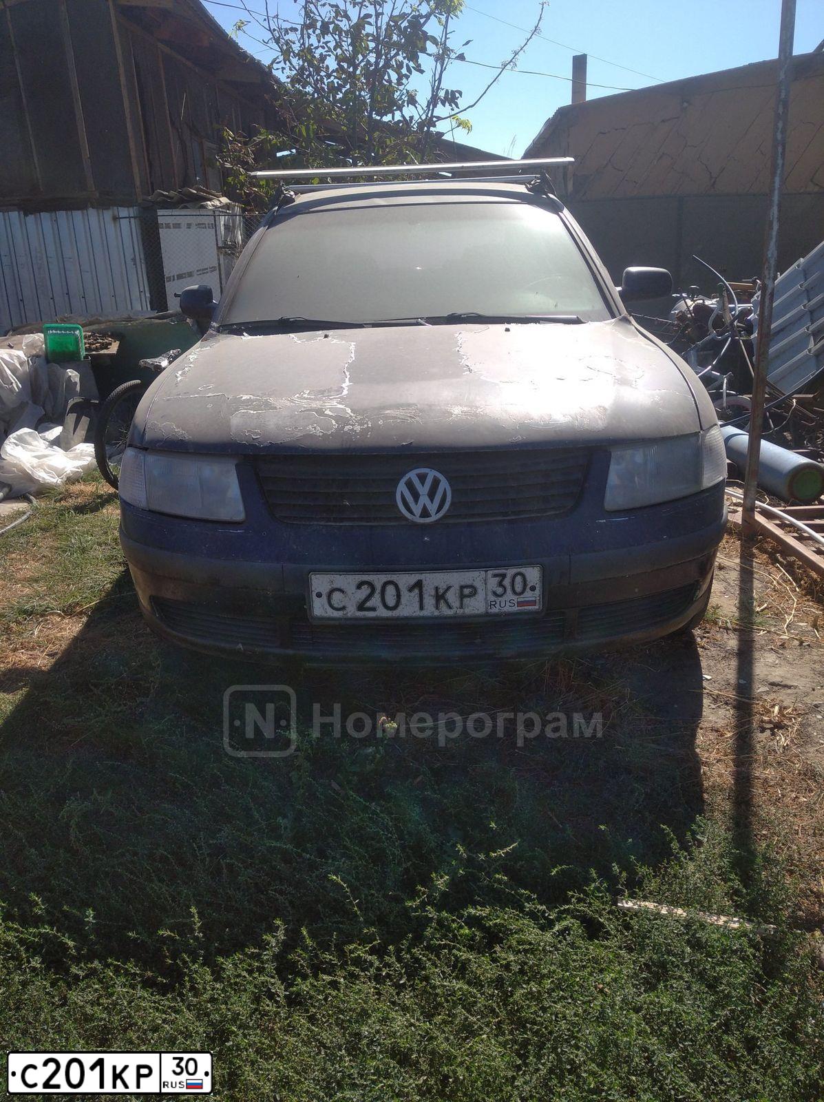 Фото автомобиля VOLKSWAGEN PASSAT, 1997 — госномер Е126ОЕ30. Цвет: ЧЕРНЫЙ