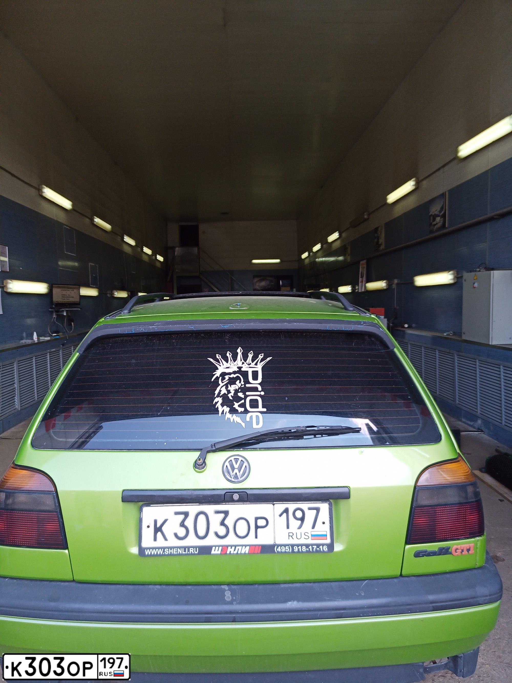 Фото автомобиля VOLKSWAGEN GOLF, 1992 — госномер Х952УР124