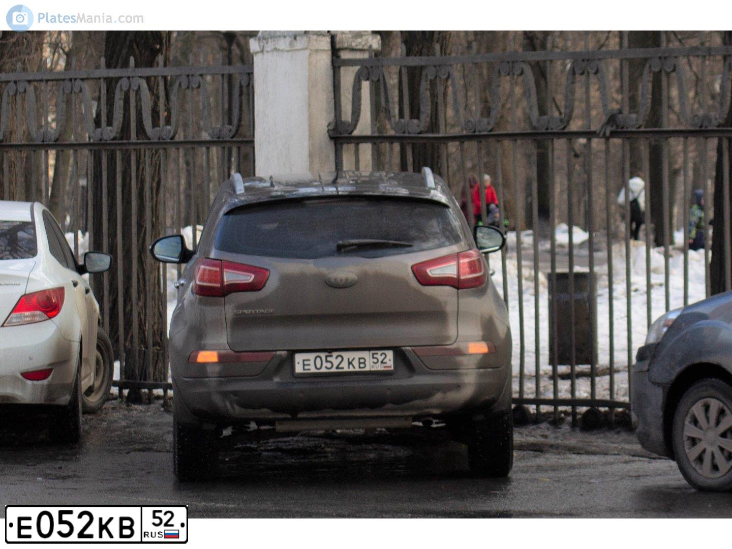 Фото автомобиля OPEL KADETT, 1988 — госномер Е052КВ52. Цвет: Красный