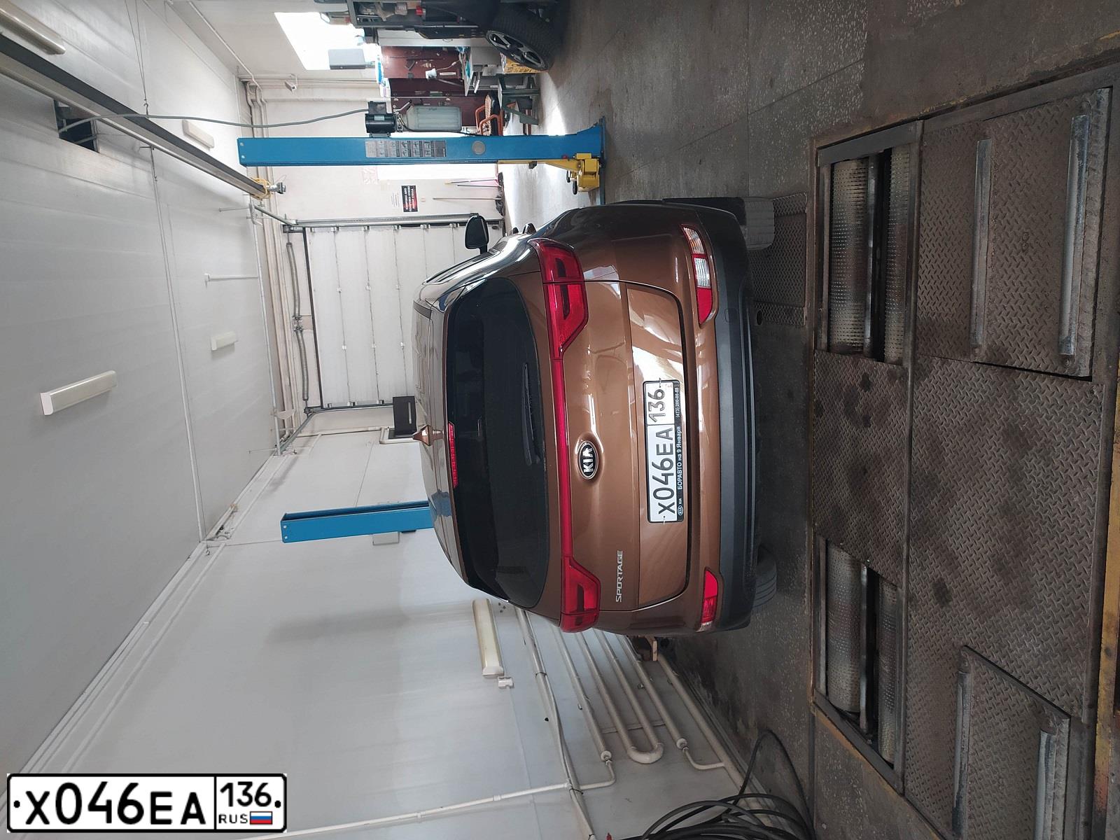 Фото автомобиля KIA SPORTAGE, 2017 — госномер Х046ЕА136. Цвет: Коричневый
