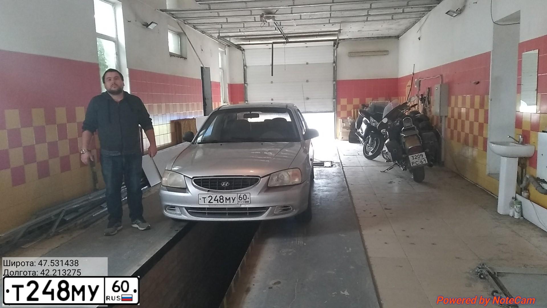 Фото автомобиля HYUNDAI ACCENT, 2003 — госномер Е226КА761. Цвет: Серебристый