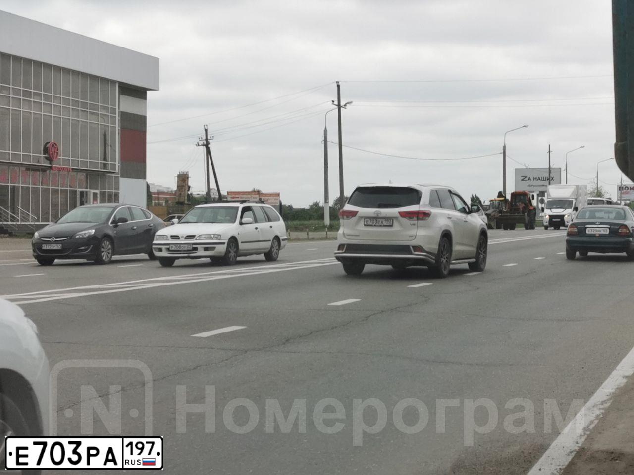 Фото автомобиля MITSUBISHI OUTLANDER, 2011 — госномер О668УК44. Цвет: Белый