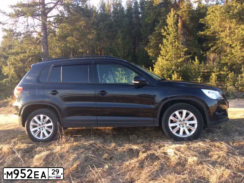 Фото автомобиля VOLKSWAGEN TIGUAN, 2010 — госномер К415ЕУ763. Цвет: ЧЕРНЫЙ
