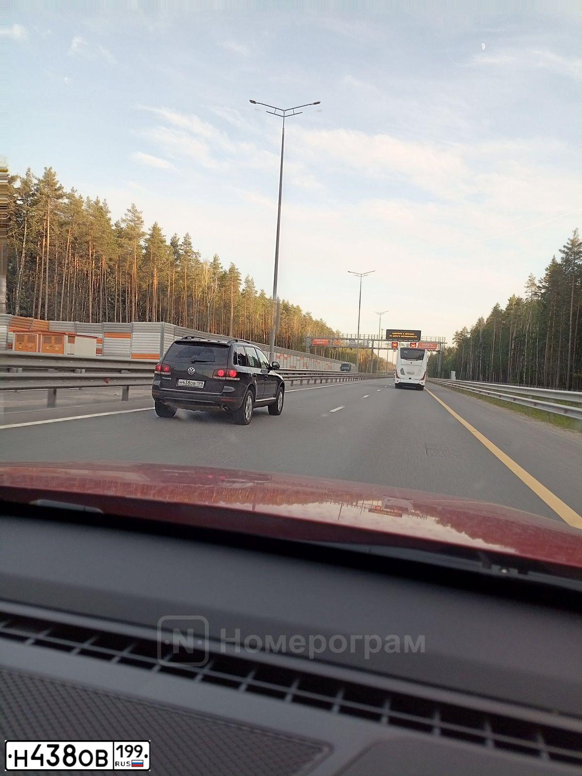 Фото автомобиля VOLKSWAGEN TOUAREG, 2008 — госномер Н838ММ48. Цвет: ЧЕРНЫЙ