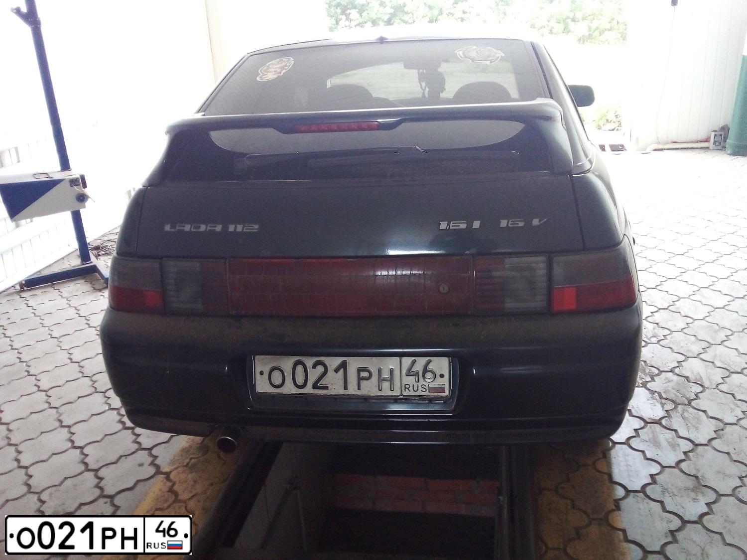 Фото автомобиля LADA 2112 LADA, 2005 — госномер О021РН46. Цвет: ГРАФИТОВЫЙ МЕТАЛЛИК