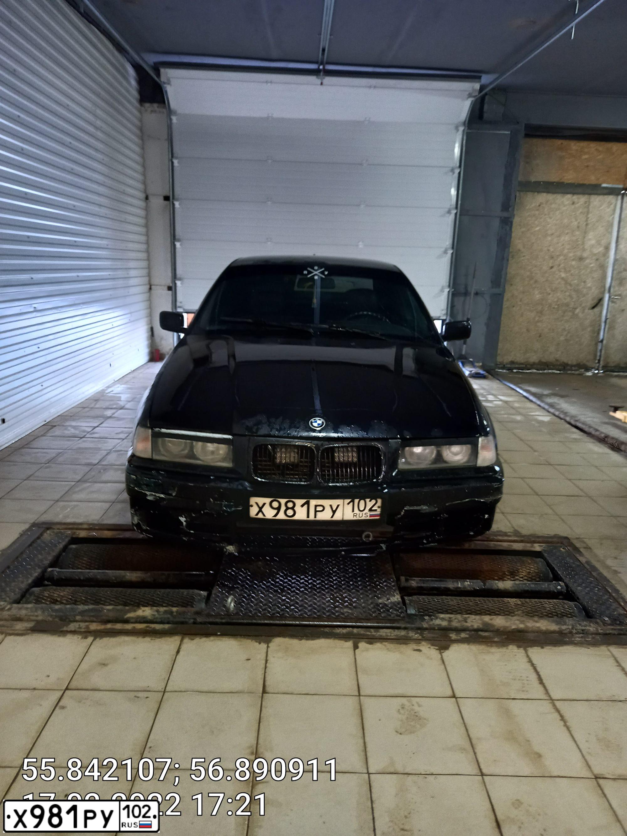 Фото автомобиля BMW W SERIE 3, 1993 — госномер Х981РУ102. Цвет: Космос / Черный