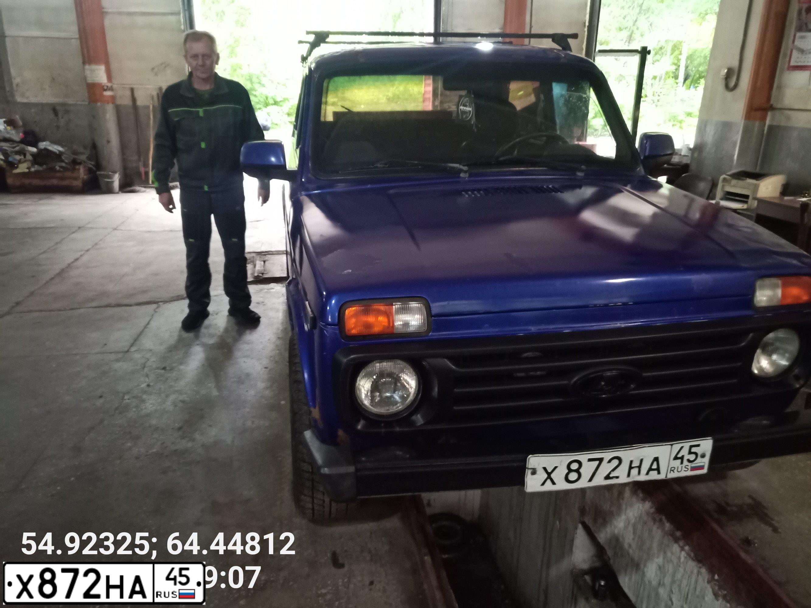 Фото автомобиля LADA 2121 NIVA, 2011 — госномер Е454КК45. Цвет: сине-зеленый