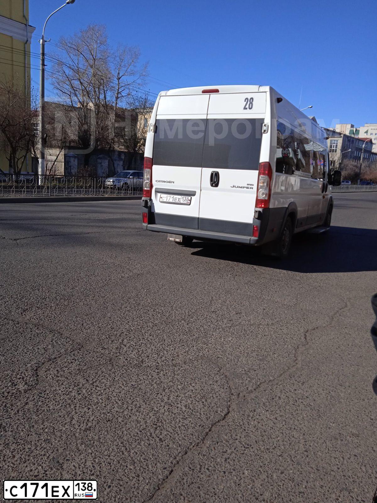 Фото автомобиля CITROEN JUMPER, 2013 — госномер С171ЕХ138. Цвет: Белый