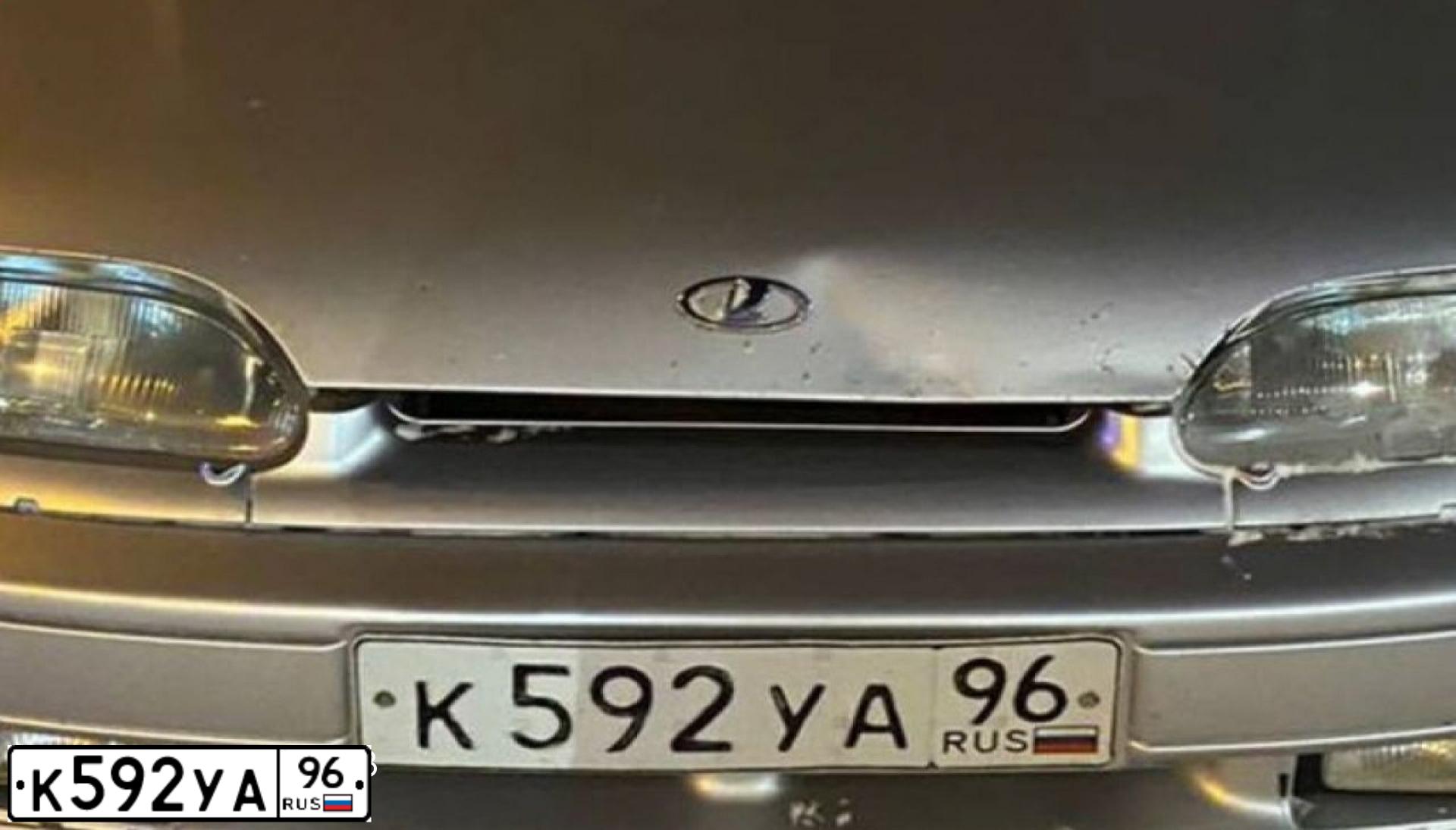 Фото автомобиля LADA 2113 SAMARA, 2008 — госномер Р258МА196. Цвет: Серебристый