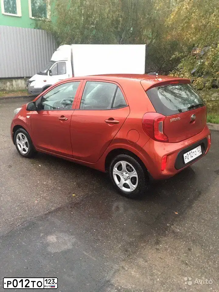 Фото автомобиля KIA PICANTO / MORNING, 2017 — госномер Р012ТО123. Цвет: ОРАНЖЕВЫЙ