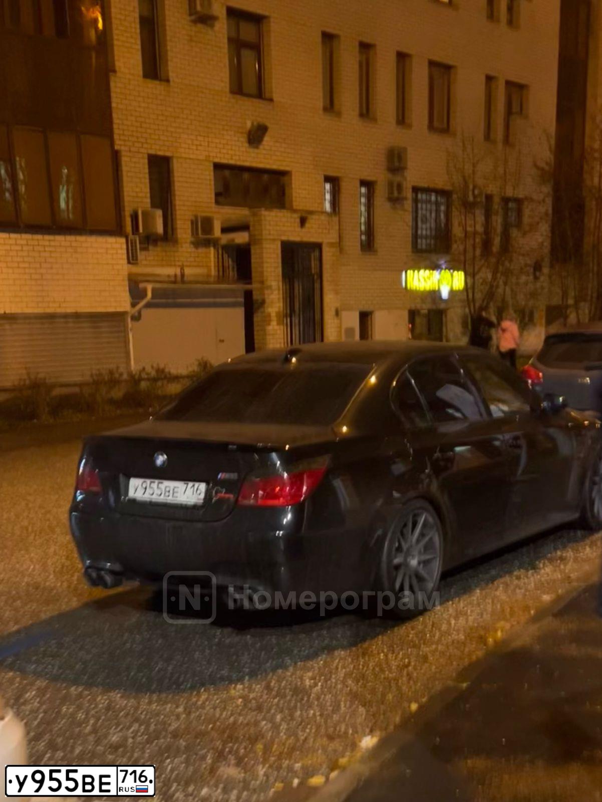 Фото автомобиля BMW M5, 2007 — госномер У955ВЕ716. Цвет: ЧЕРНЫЙ