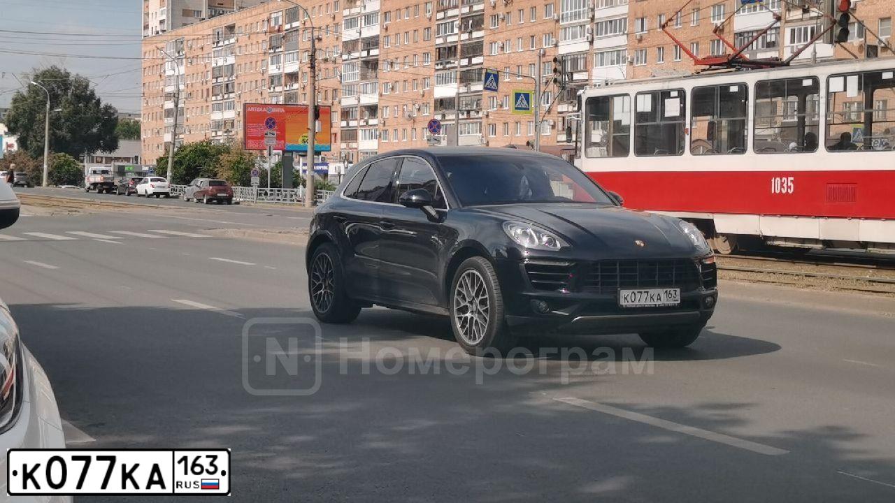 Фото автомобиля PORSCHE MACAN, 2015 — госномер В404МК977. Цвет: ЧЕРНЫЙ