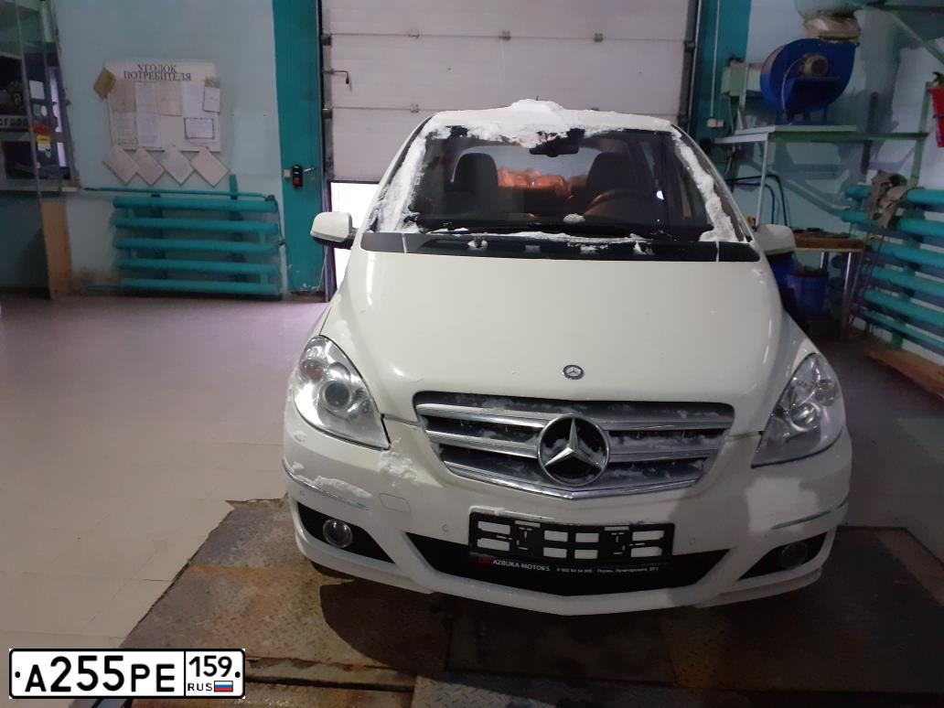 Фото автомобиля MERCEDES B-KLASSE, 2010 — госномер О345ВО196. Цвет: Белый