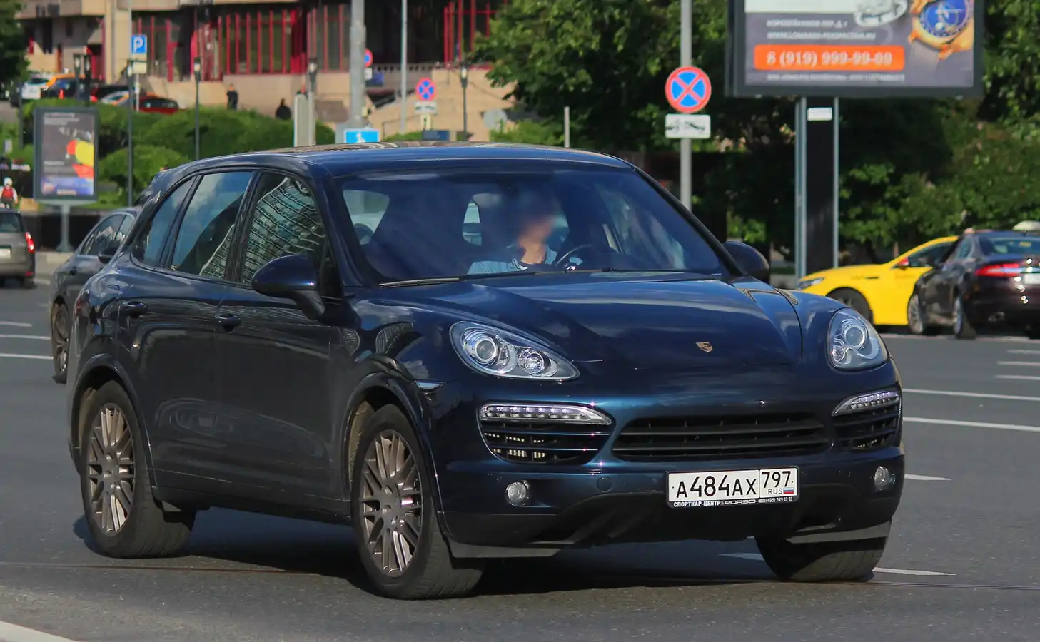 Фото автомобиля PORSCHE CAYENNE, 2013 — госномер А620АА197. Цвет: синий