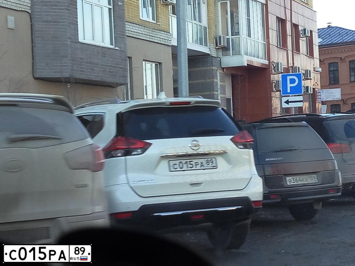 Фото автомобиля NISSAN X-TRAIL, 2021 — госномер С015РА89. Цвет: Белый