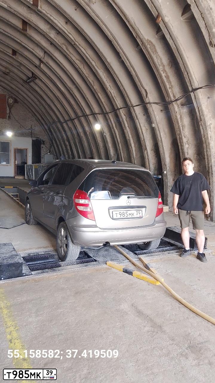Фото автомобиля MERCEDES A-KLASSE, 2005 — госномер Е998АХ799. Цвет: СЕРЫЙ