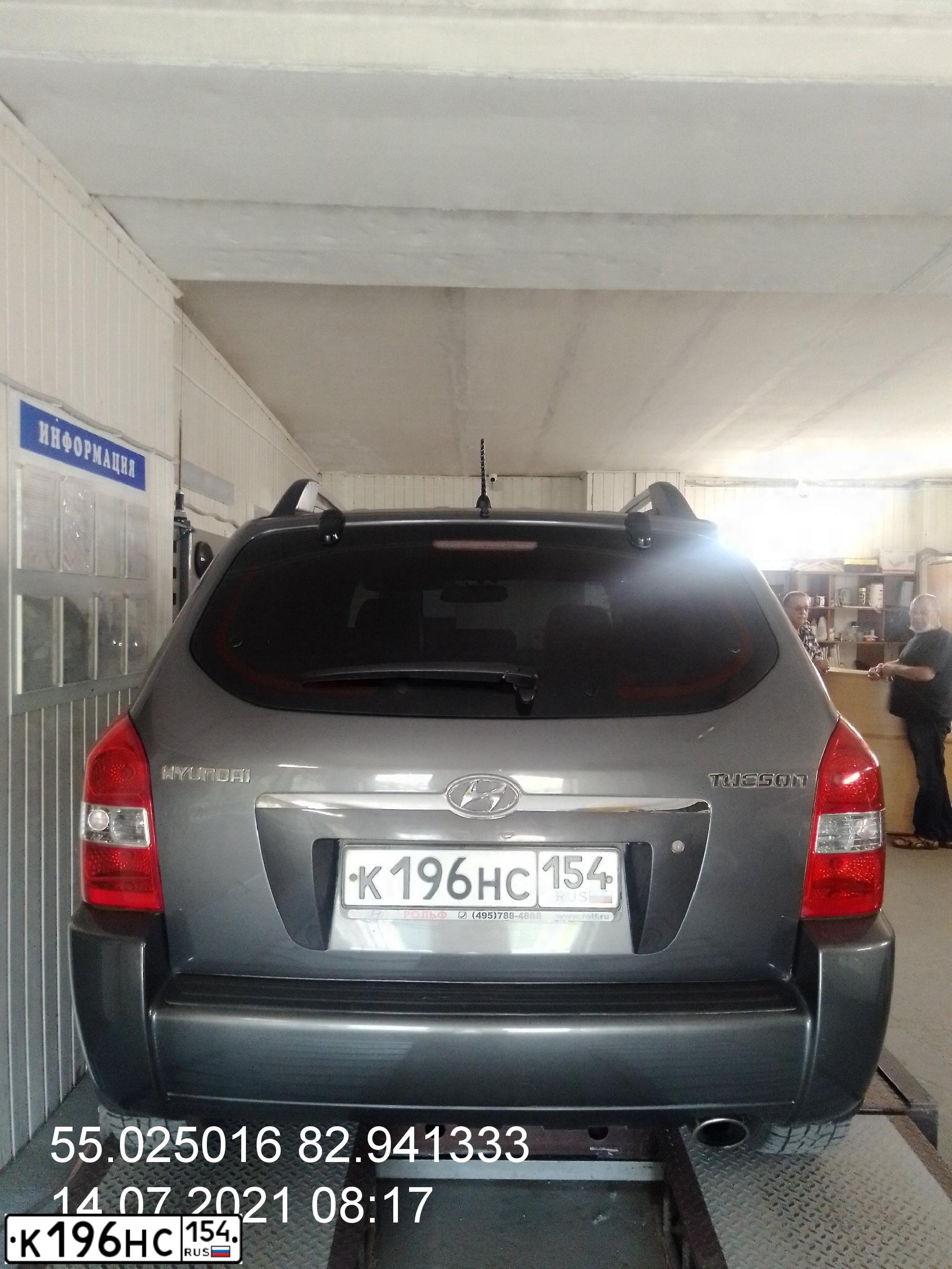 Фото автомобиля HYUNDAI TUCSON, 2007 — госномер К196НС154. Цвет: ТЕМНО-СЕРЫЙ