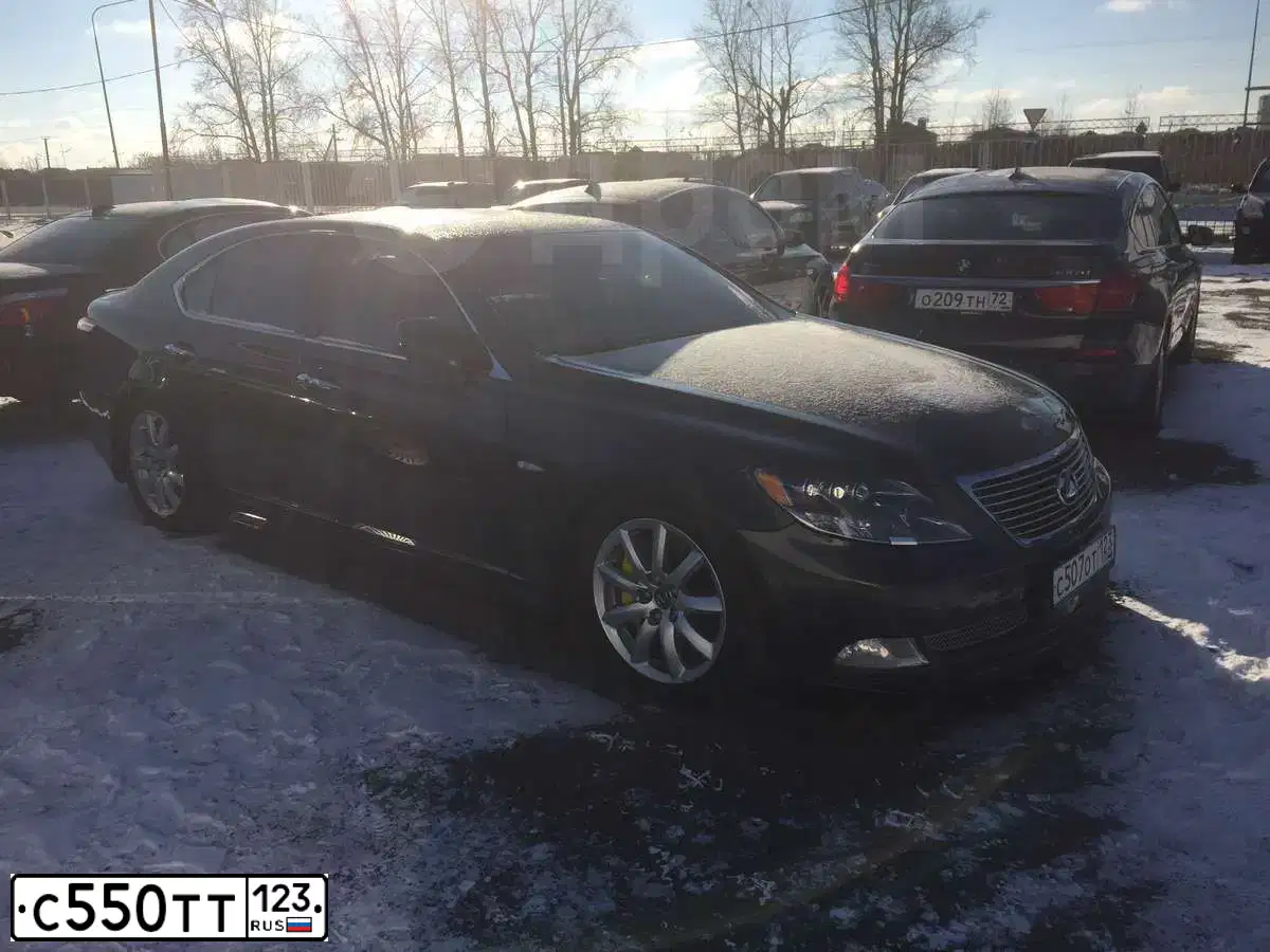 Фото автомобиля TOYOTA CAMRY, 2018 — госномер С550ТТ123. Цвет: БЕЛЫЙ ПЕРЛАМУТР