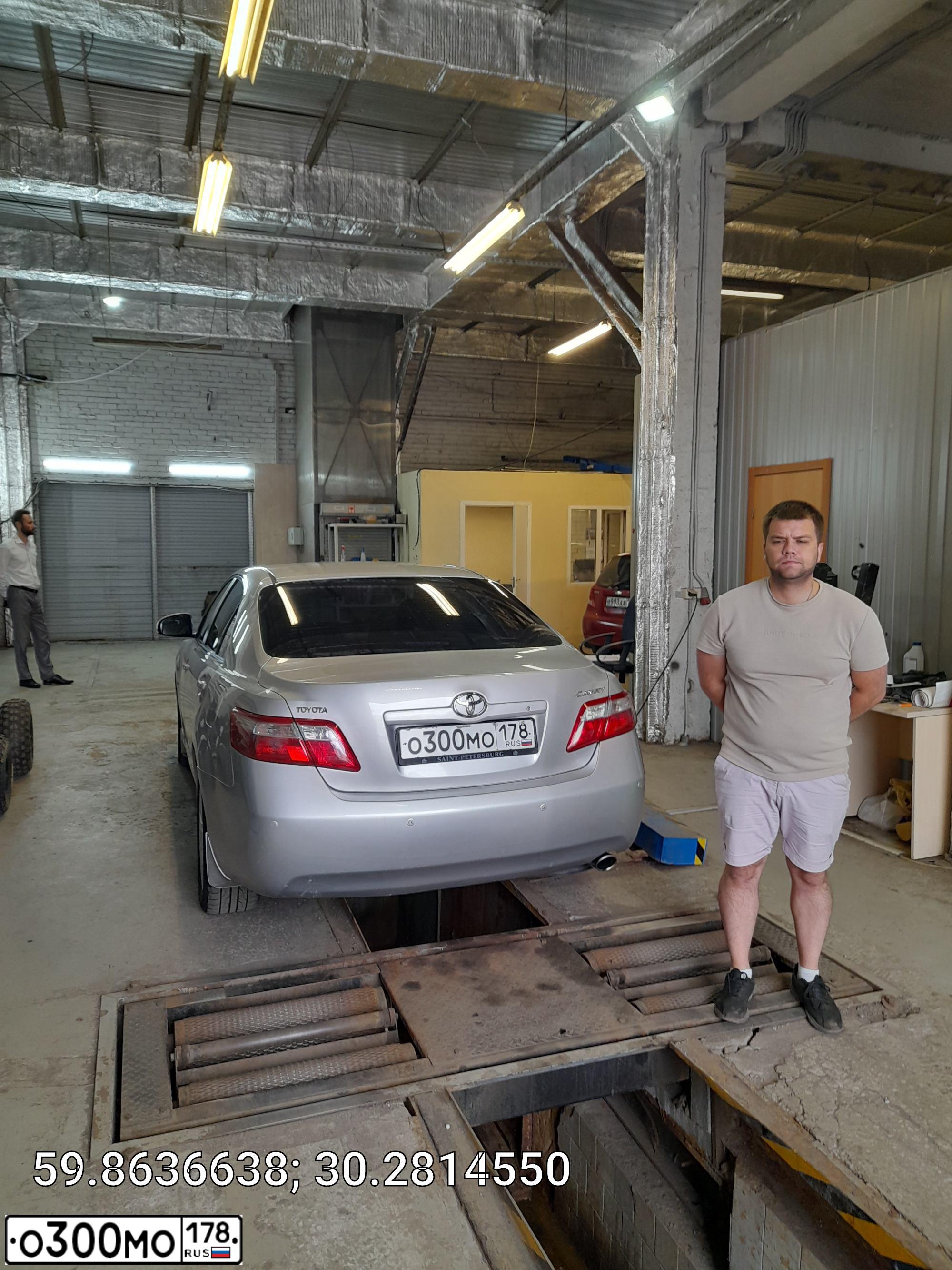 Фото автомобиля TOYOTA CAMRY, 2010 — госномер С300МО178. Цвет: СЕРЕБРИСТЫЙ МЕТАЛЛИК
