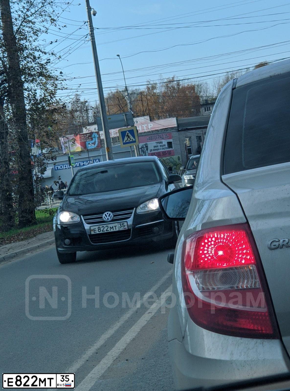Фото автомобиля VOLKSWAGEN JETTA, 2007 — госномер Е822МТ35. Цвет: ЧЕРНЫЙ