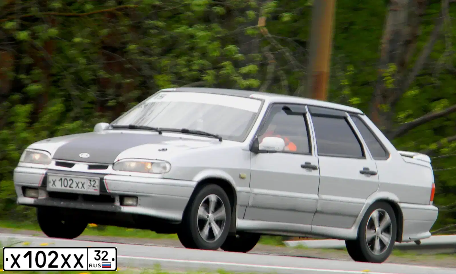 Фото автомобиля VAZ 2115 SAMARA, 2006 — госномер О902ЕР32. Цвет: Серебристый