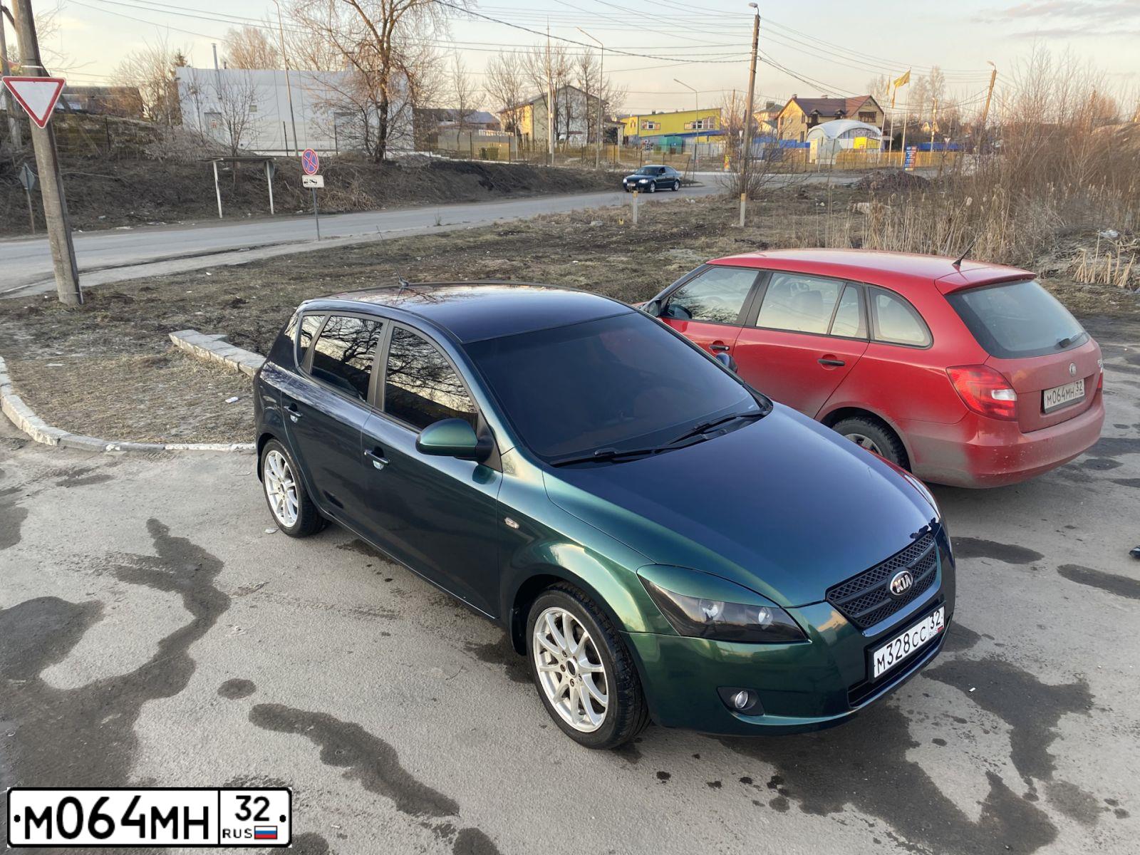 Фото автомобиля SKODA FABIA, 2009 — госномер О312РС32. Цвет: Красный