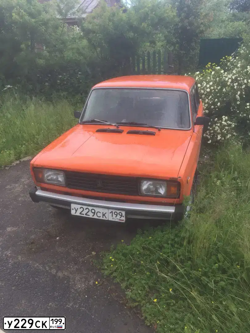 Фото автомобиля LADA 2105, 1987 — госномер У229СК199. Цвет: ОРАНЖЕВЫЙ