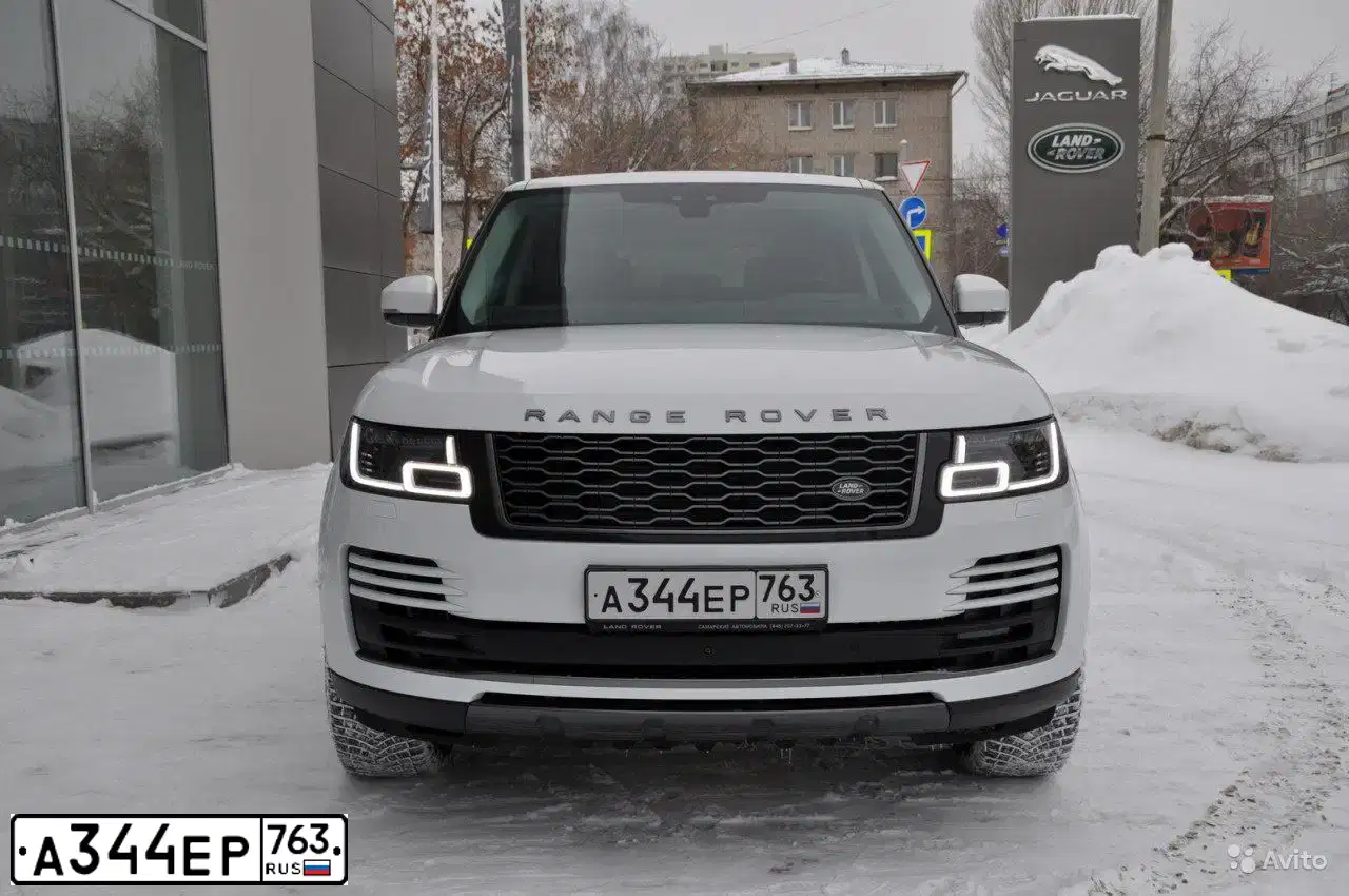 Фото автомобиля LANDROVER RANGE ROVER, 2018 — госномер А007ХА702. Цвет: Белый