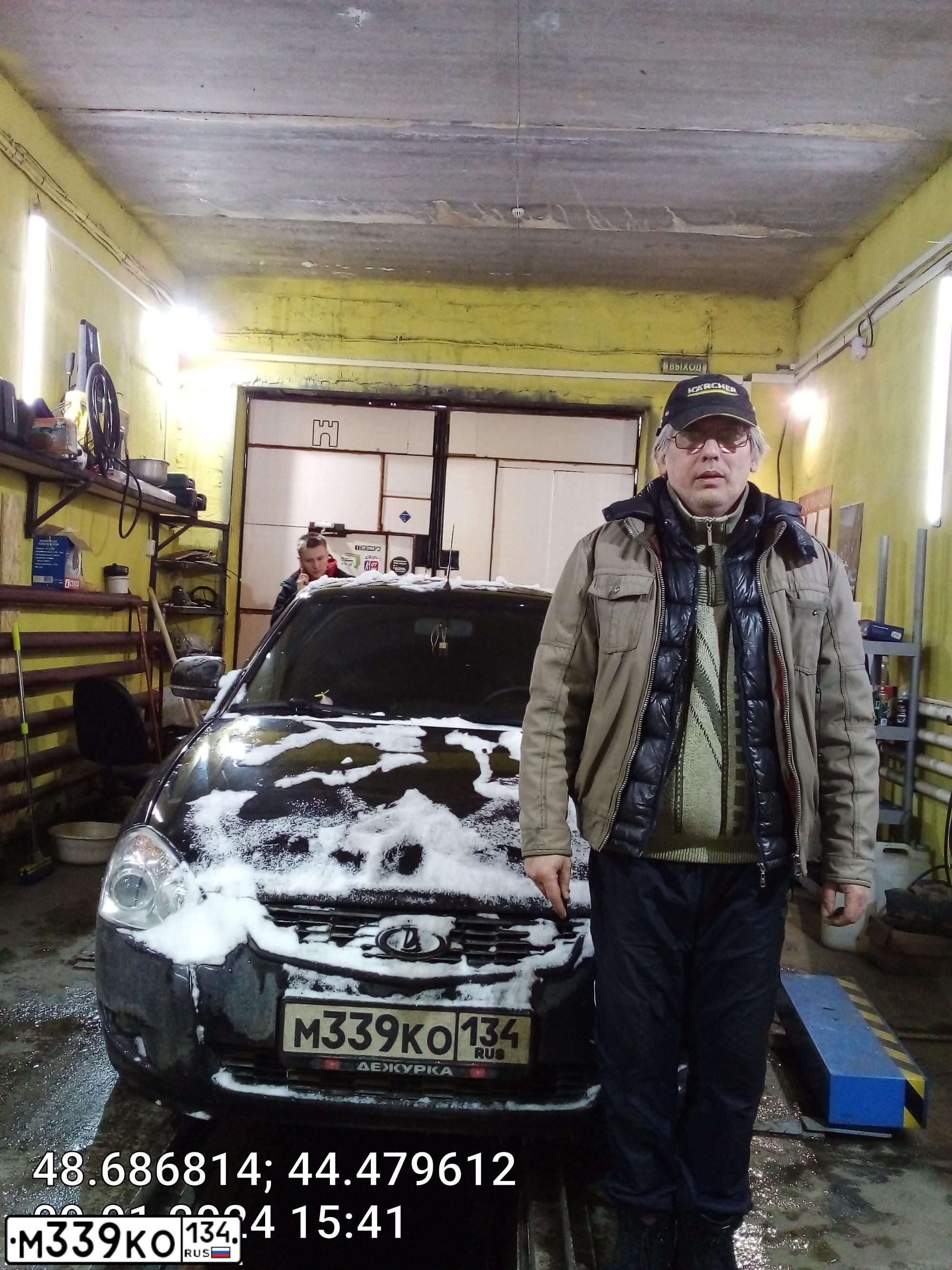 Фото автомобиля LADA 2170 PRIORA, 2017 — госномер М339КО134. Цвет: ЧЕРНЫЙ