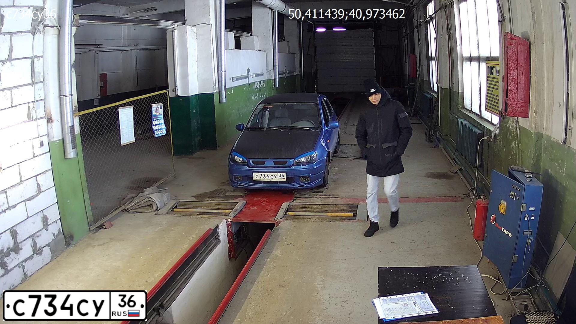 Фото автомобиля LADA 1118 KALINA, 2006 — госномер С734СУ36. Цвет: ЯРКО-СИНИЙ
