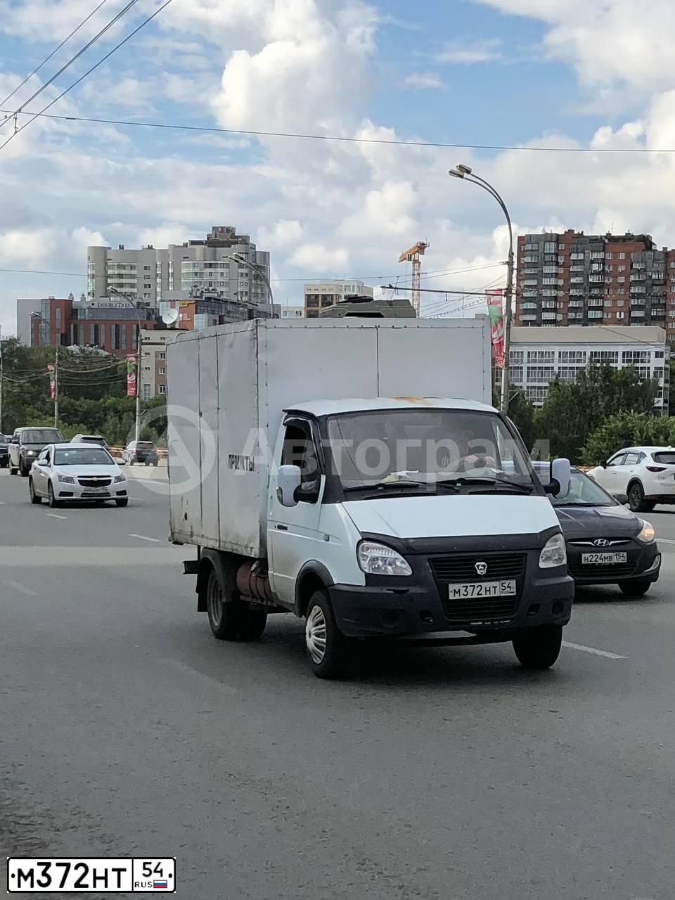 Фото автомобиля GAZ Z 3302 GAZEL, 2006 — госномер М372НТ54. Цвет: Белый