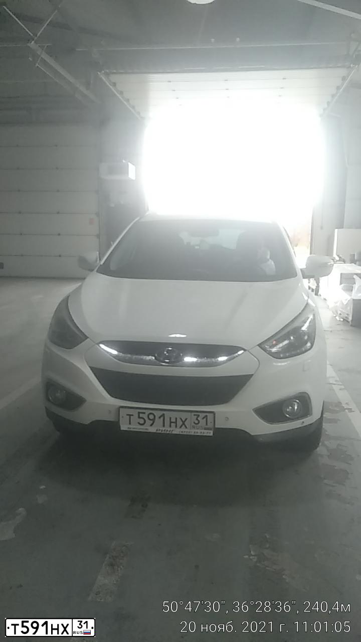 Фото автомобиля HYUNDAI IX35, 2014 — госномер Р025РУ31. Цвет: Белый