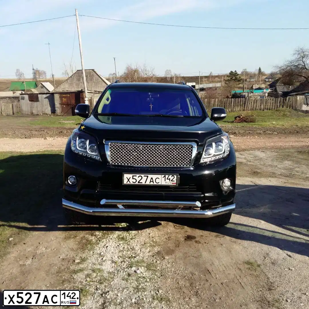 Фото автомобиля TOYOTA LANDCRUISER, 2012 — госномер Х527АС142. Цвет: ЧЕРНЫЙ