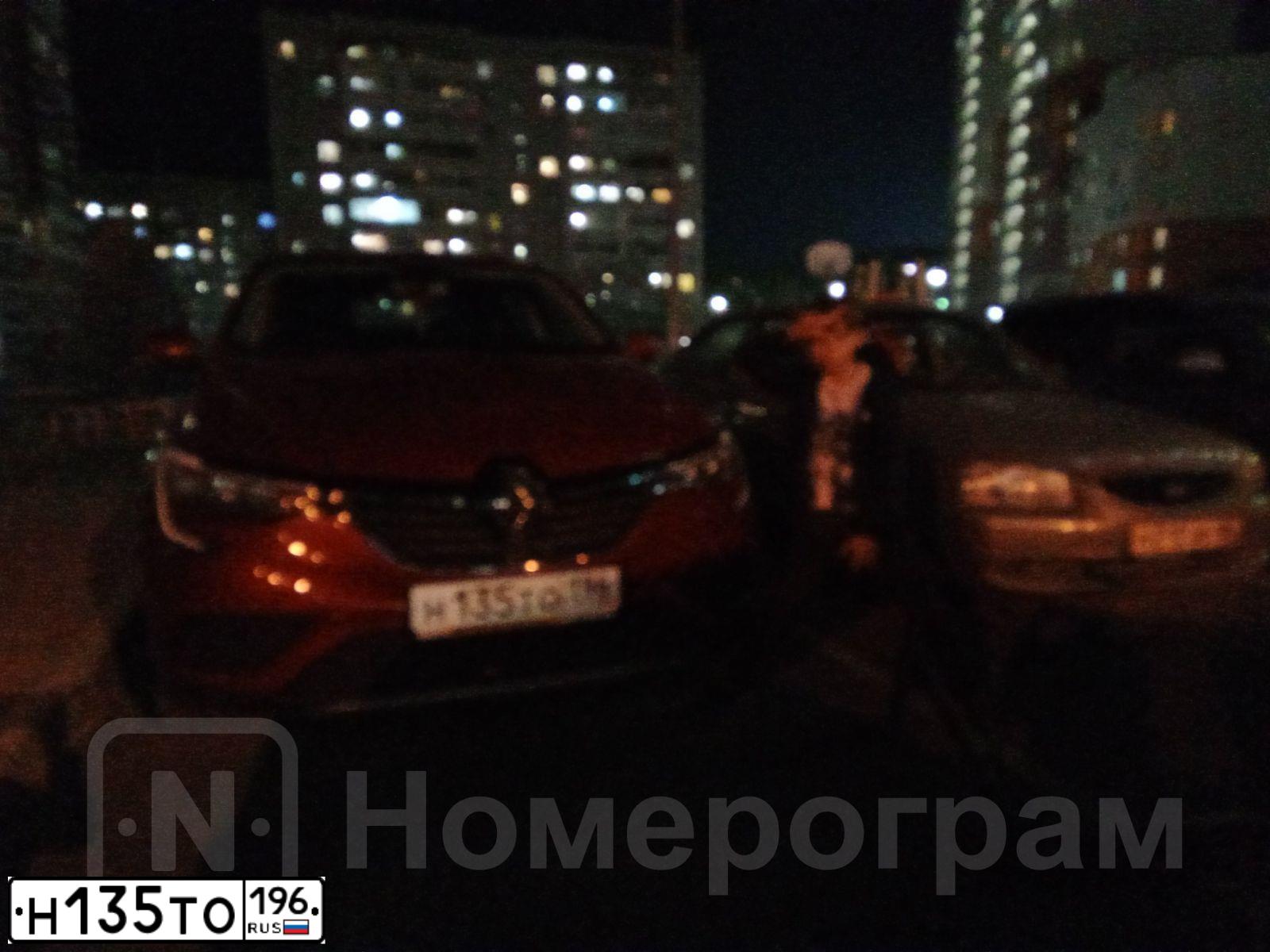 Фото автомобиля RENAULT ARKANA RJСLЕ2М1Х5ЕS0М0В00, 2021 — госномер Н135ТО196. Цвет: Красный