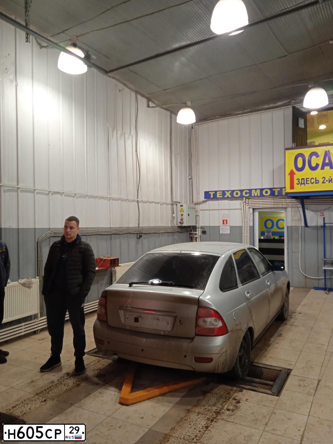 Фото автомобиля LADA 2172 PRIORA, 2008 — госномер О704ОН29. Цвет: СЕРЕБРИСТЫЙ