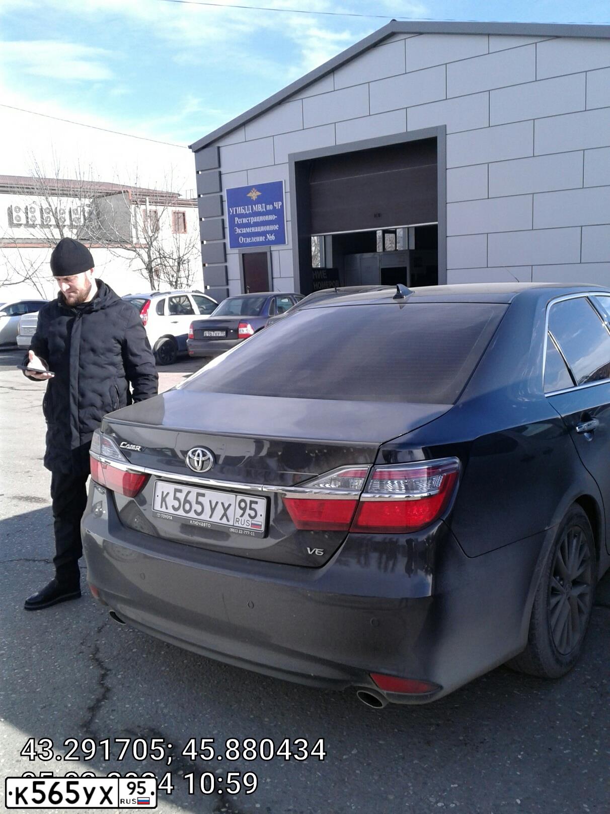 Фото автомобиля TOYOTA CAMRY, 2017 — госномер Е939НА95. Цвет: ЧЕРНЫЙ МЕТАЛЛИК