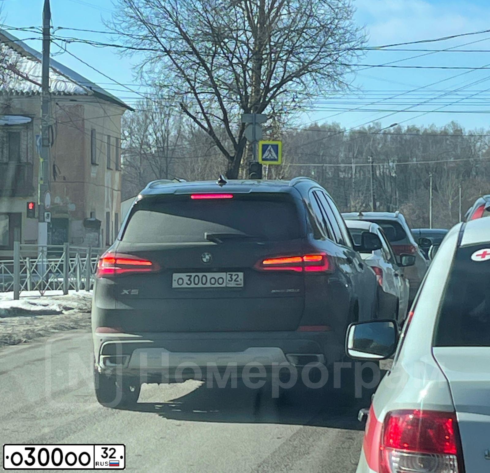Фото автомобиля GAZ 3102 WOLGA, 2004 — госномер О030ОО32. Цвет: ЧЕРНЫЙ