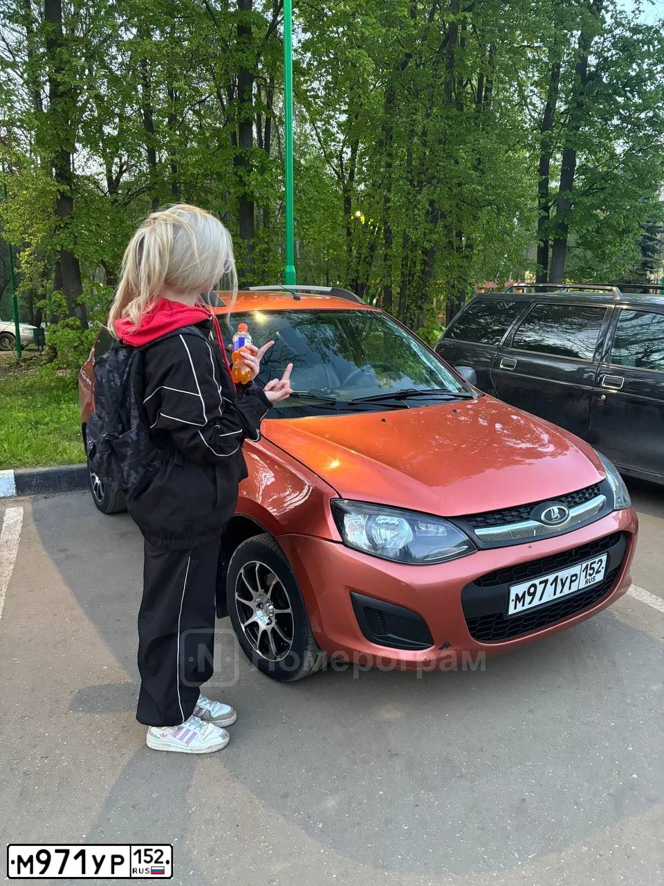 Фото автомобиля LADA 2194 KALINA, 2014 — госномер М971УР152. Цвет: ОРАНЖЕВЫЙ