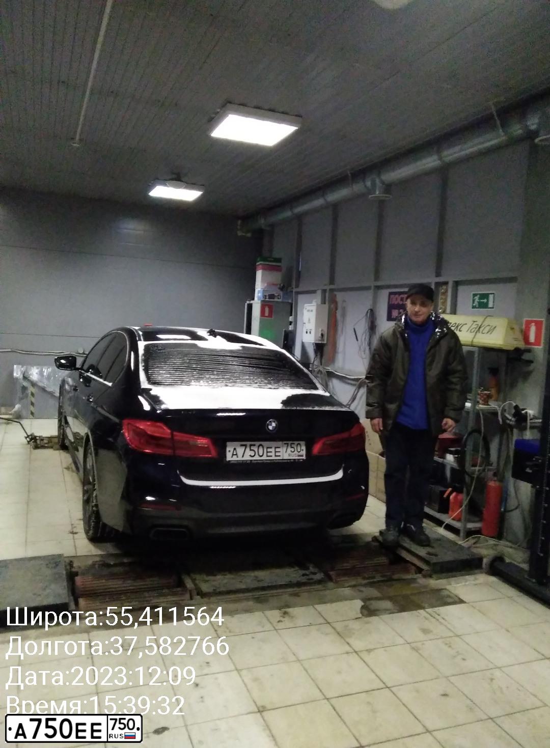 Фото автомобиля BMW SERIE 5, 2013 — госномер Т427МА799. Цвет: Коричневый