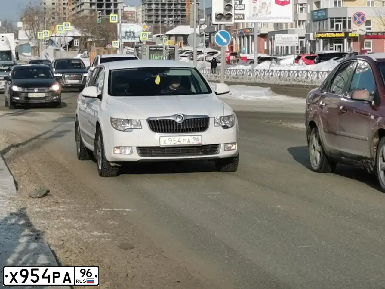 Фото автомобиля SKODA SUPERB, 2012 — госномер Н054АТ196. Цвет: Белый