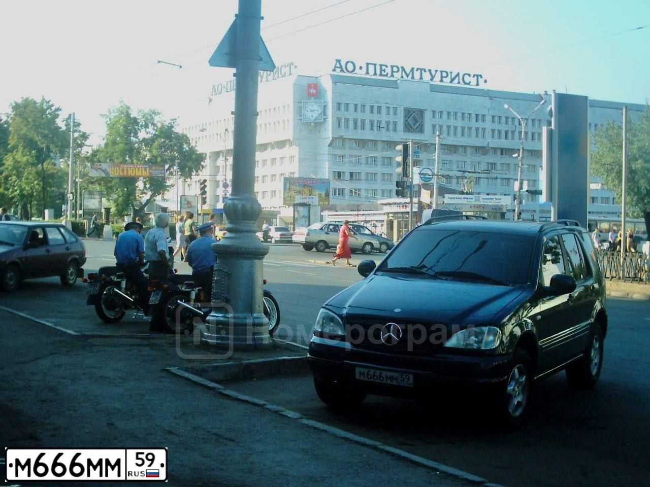 Фото автомобиля MERCEDES M-KLASSE, 2000 — госномер М666ММ59. Цвет: ЧЕРНЫЙ